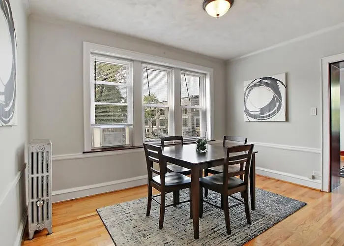 Prime In A 1br - Cullom F2 Chicago