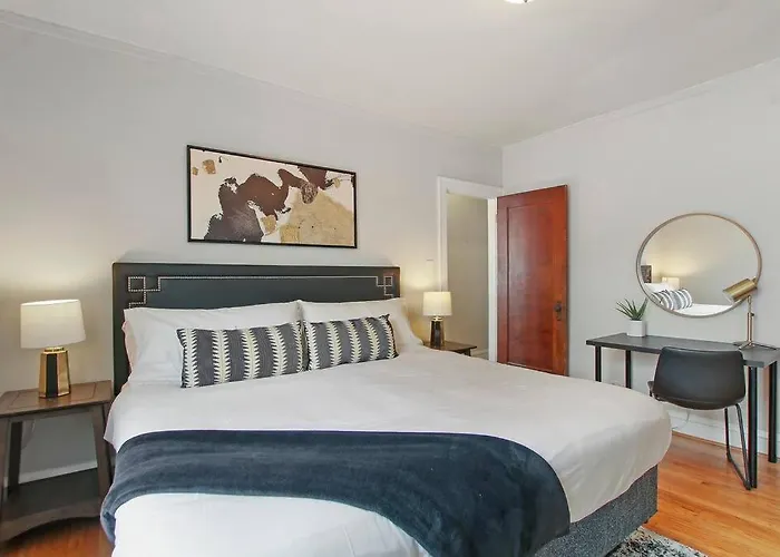 Prime In A 1br - Cullom F2 *